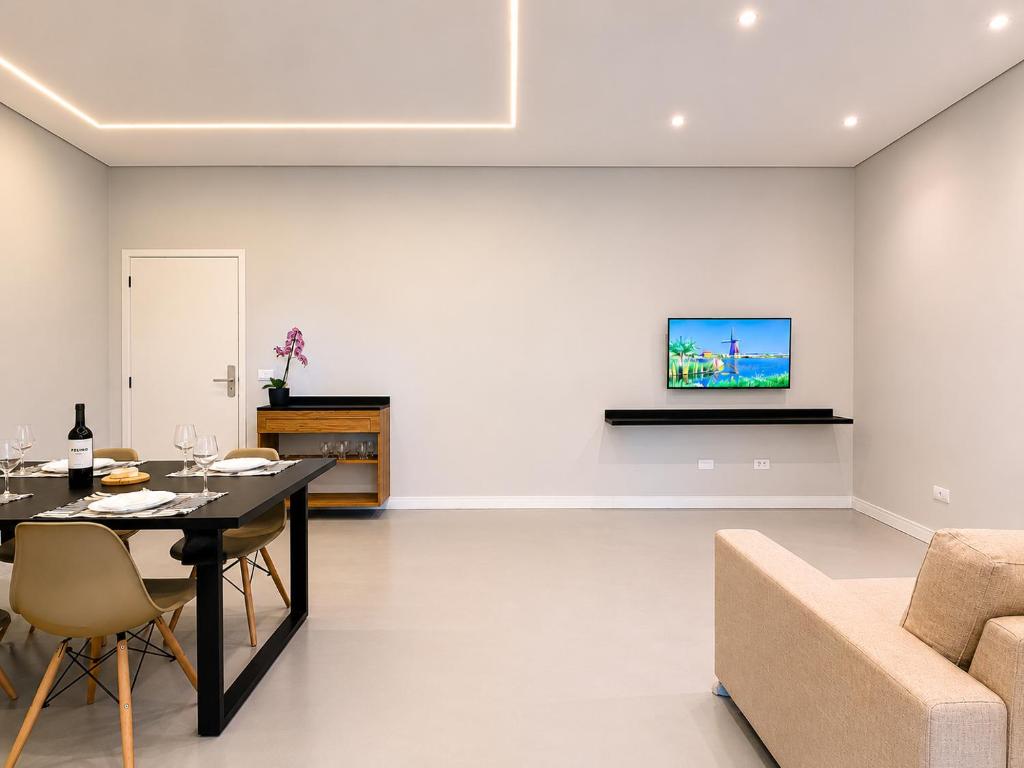 Sala de TV e jantar do apartamento de dois quartos